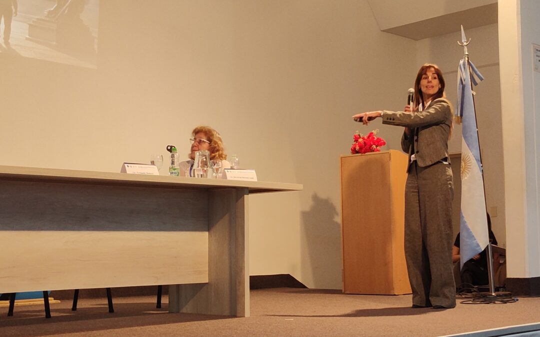 Revinculaciones familiares e hiperconectividad: la exposición de Fernanda Mattera en el XXII Congreso de APFRA