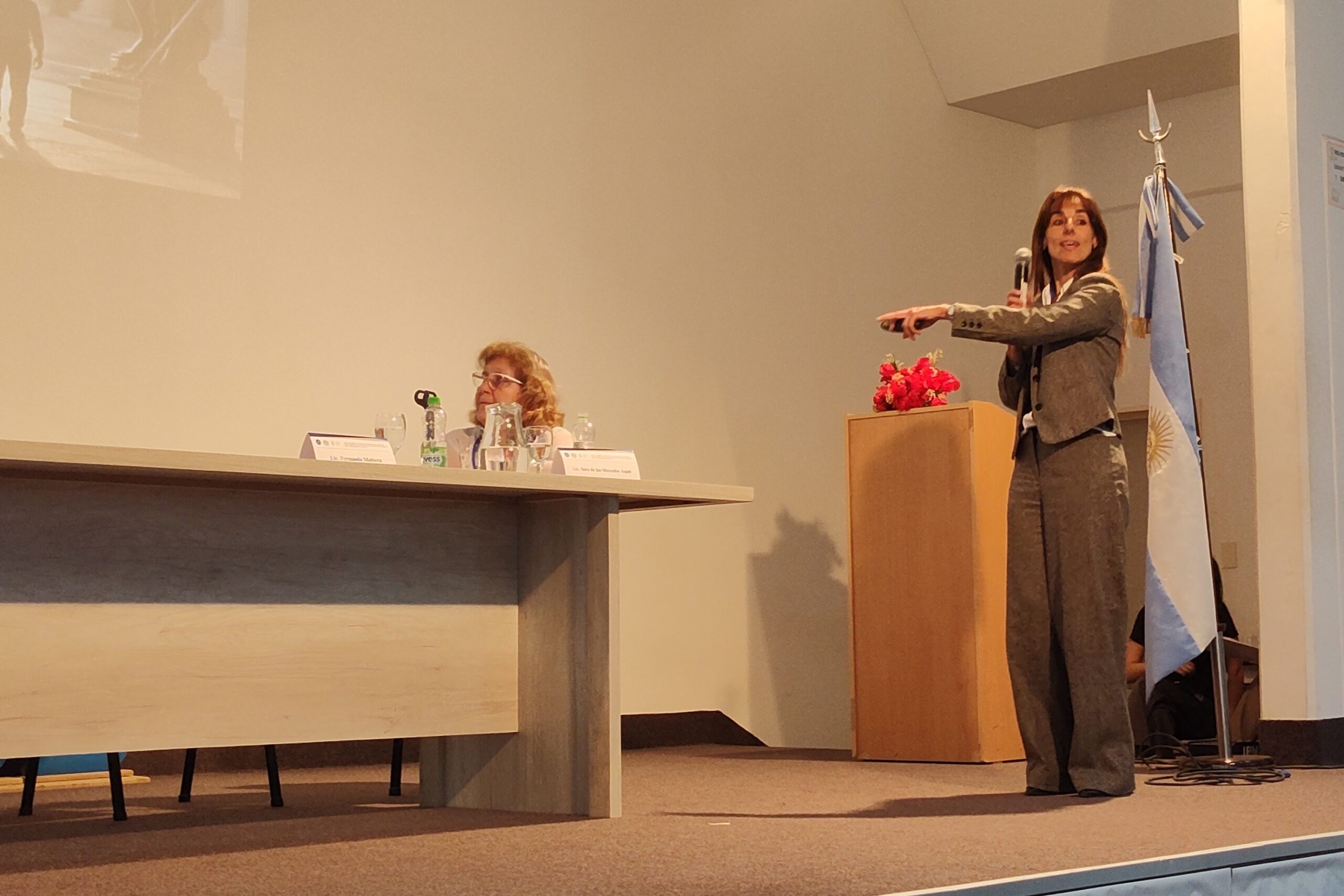 Revinculaciones familiares e hiperconectividad: la exposición de Fernanda Mattera en el XXII Congreso de APFRA